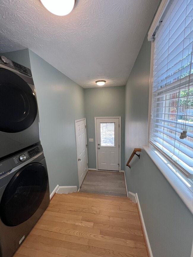Building Photo - Beautiful Port Warwick Townhome.