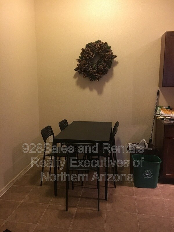 Building Photo - 1385 W University Ave