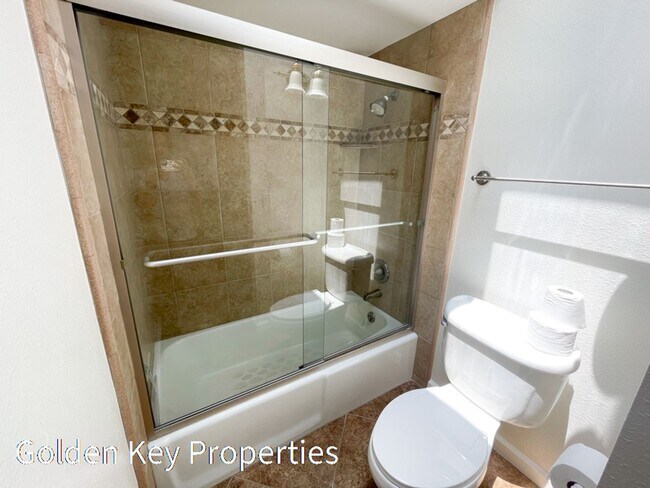 Building Photo - Beautiful ocean-view home located in the h...