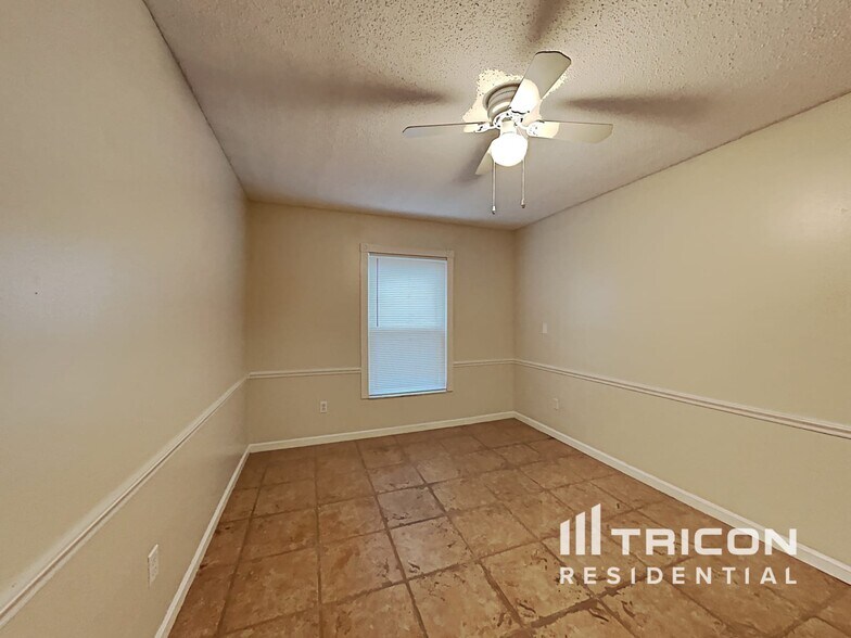 Building Photo - 4004 Moreland Dr