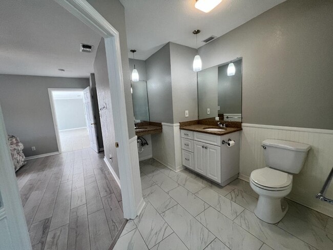 Building Photo - 4220 49th Ave S