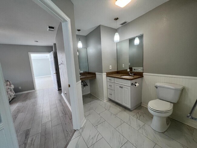 Building Photo - 4220 49th Ave S