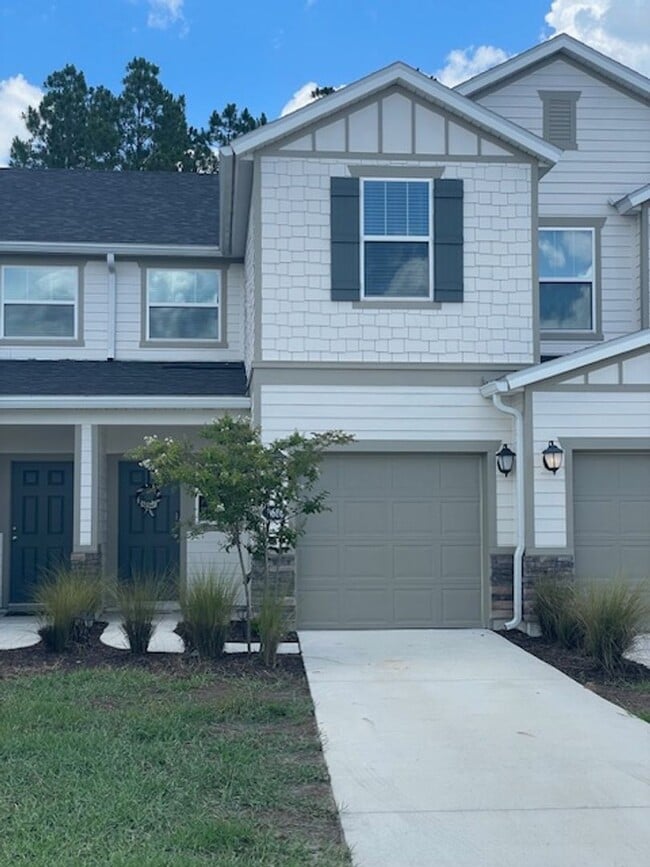 Building Photo - Beautiful 3/2.5 2023 Townhome Oakleaf