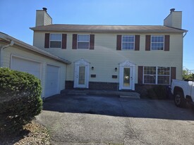 Building Photo - 5645 Chatford Dr