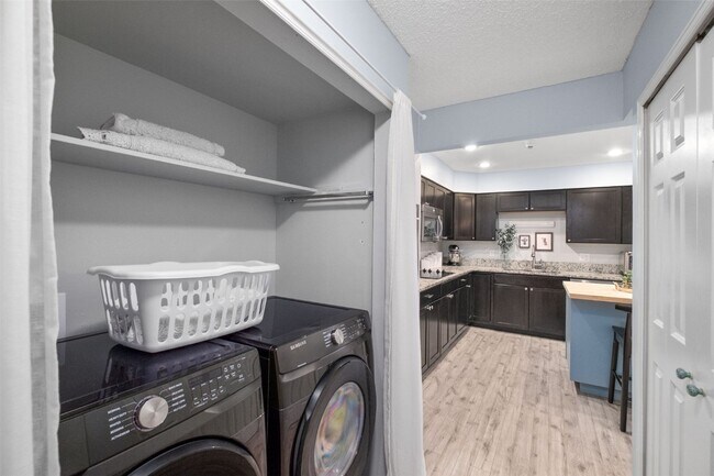 Building Photo - 508 Coeur de Royale Dr