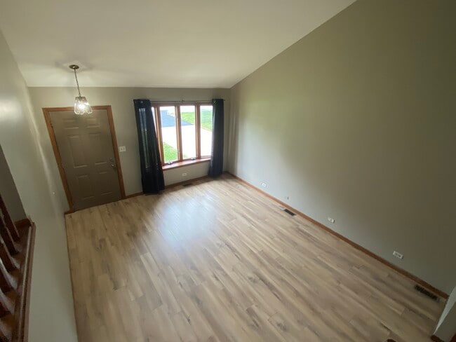 Building Photo - 2021 Kirschoff Ave