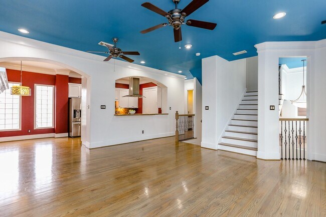 Building Photo - 306 Enid St