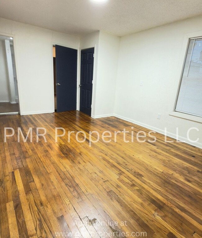 Building Photo - 4 Bedrooms / 2 Bathrooms House