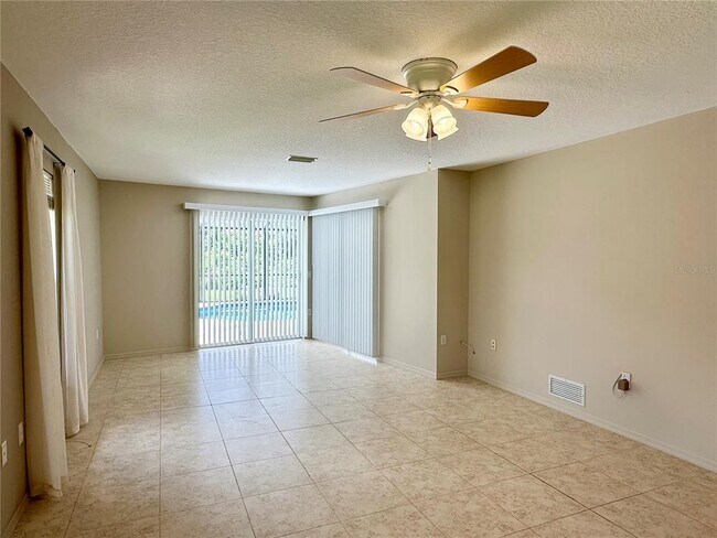 Building Photo - 5024 Southern Pine Cir