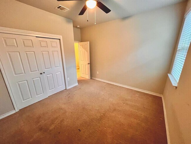 Building Photo - 5717 Lehman Way