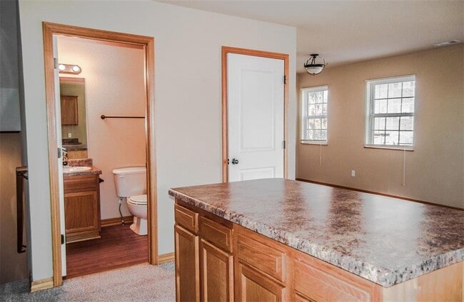 Building Photo - 2858 W Lakewood Dr