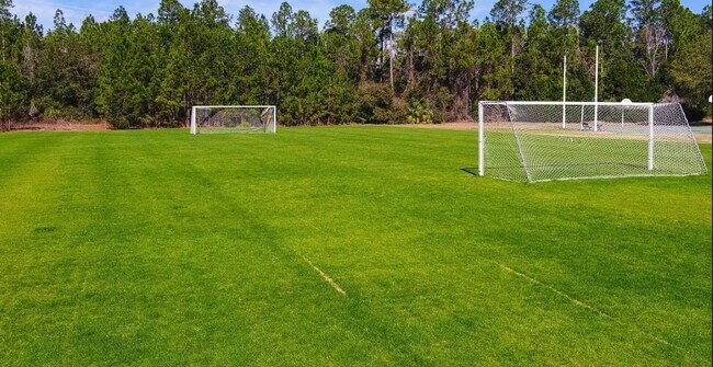 Building Photo - North Hampton! Amenities Galore! 4 Bed, 3 Bath!