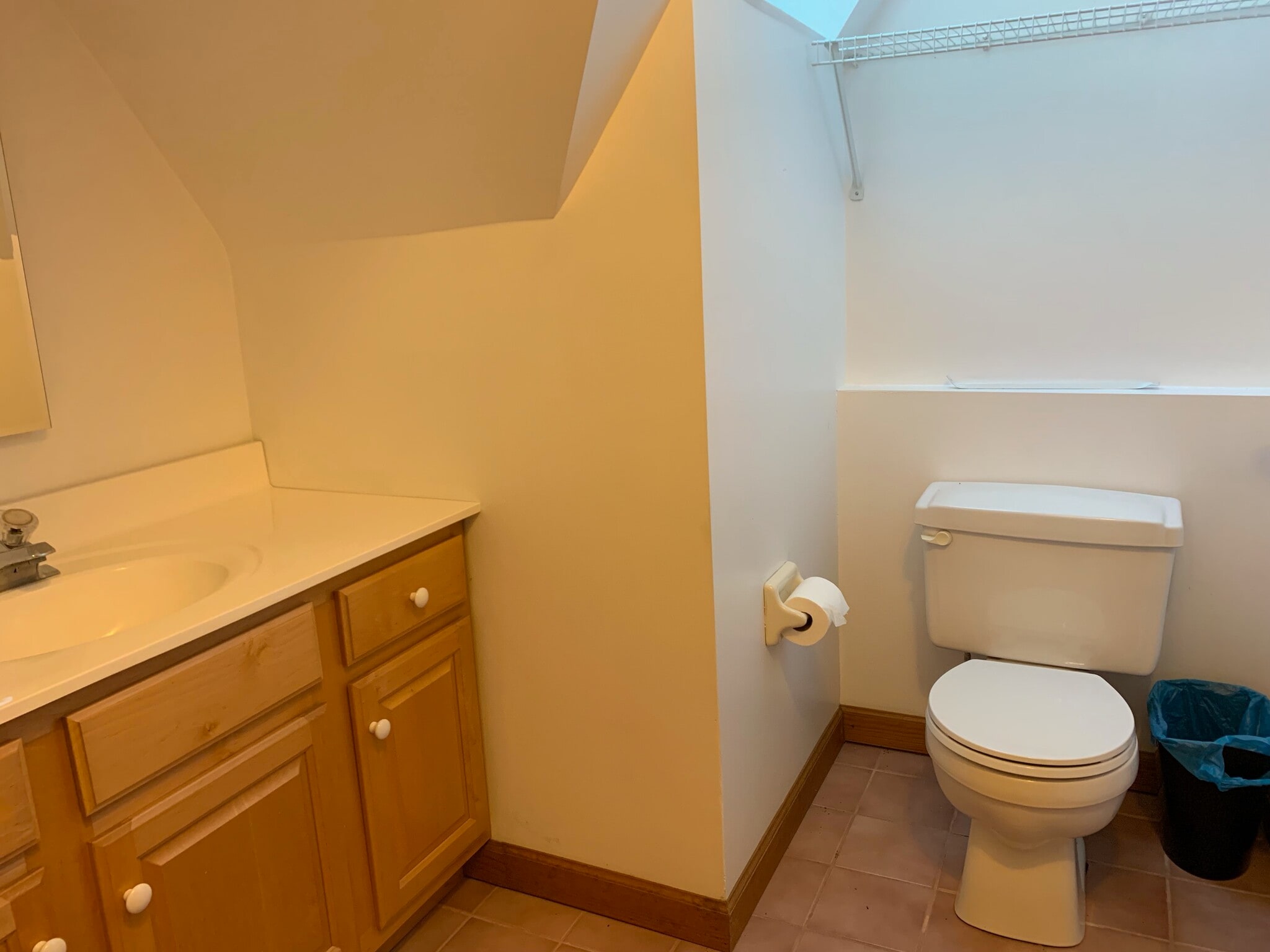 3rd floor bath room - 5636 Bartlett St