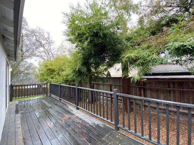 Building Photo - Corner Lot 3/2 in El Dorado Hills