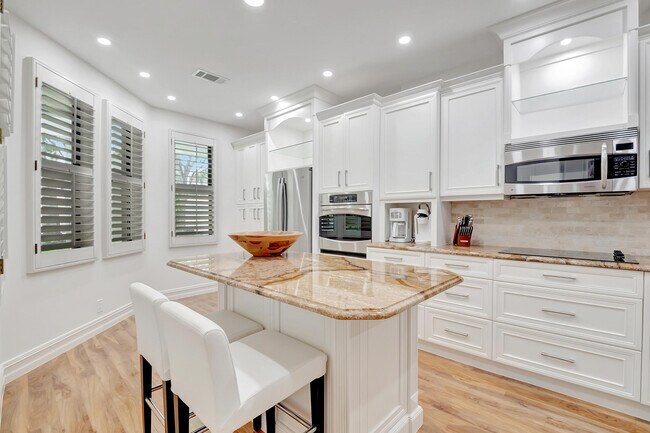 Building Photo - 17565 Ashbourne Ln