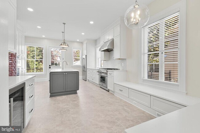 Building Photo - 4201 Bradley Ln