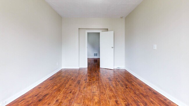 Building Photo - 46-48 Henry St - 2R