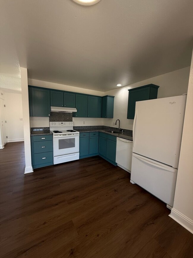 Building Photo - Recently updated home with new floors, paint & bathroom!