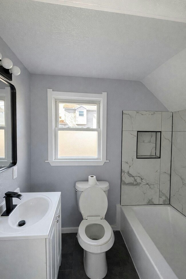 Building Photo - 5563 Silvertown Dr