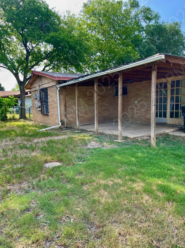 Building Photo - 1523 Viewridge Dr