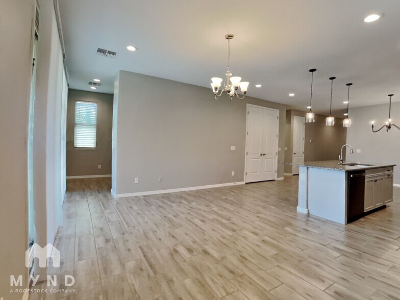 Building Photo - 20887 E Swan Dr