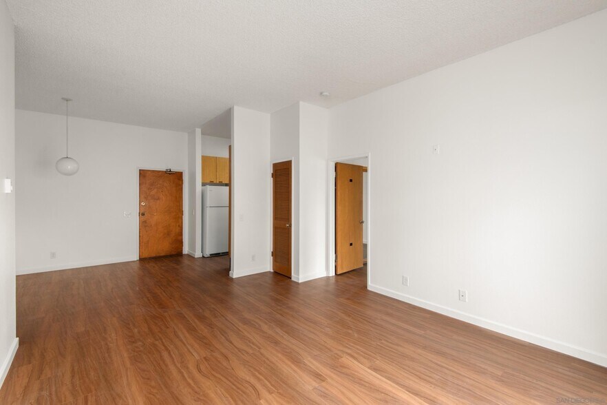 Building Photo - 8310 Regents Rd