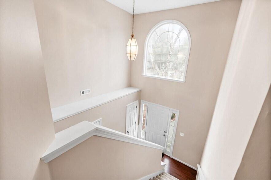Building Photo - 1393 Glenover Way