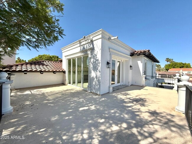 Building Photo - 1523 E Treasure Cove Dr