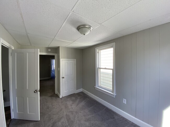 Building Photo - 556 S 2nd St