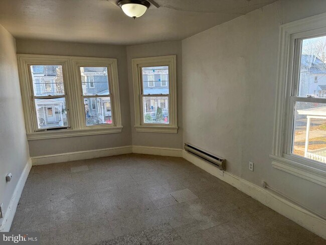 Building Photo - 85 Oak St