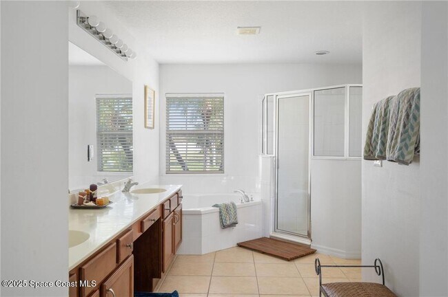 Building Photo - 935 Southlakes Way SW