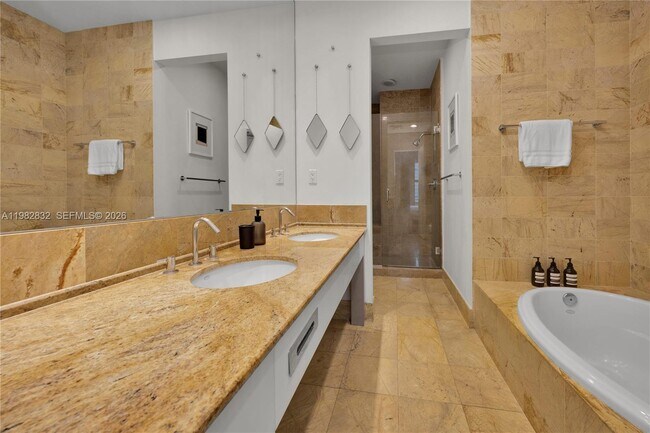 Building Photo - 1395 Brickell Ave