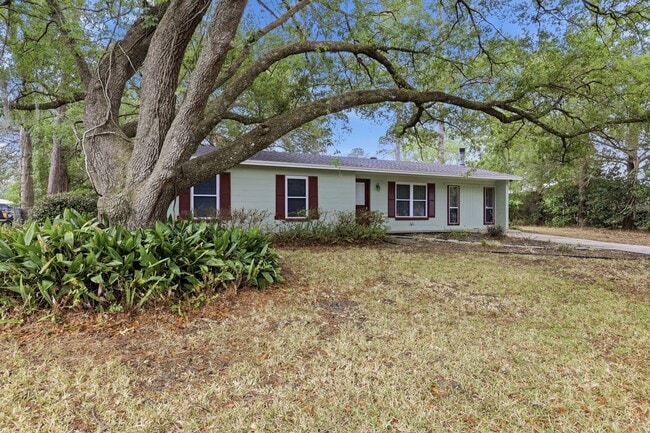 Building Photo - 3 bedroom 2 bath house in Northwood Pines