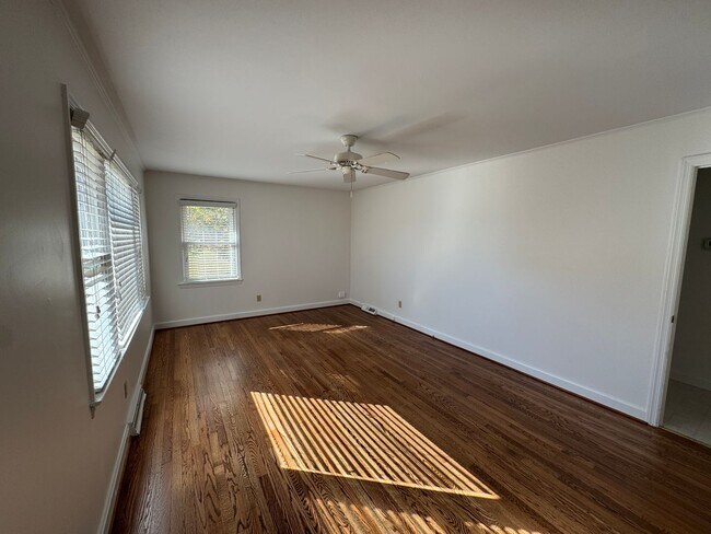 Building Photo - Available to Show