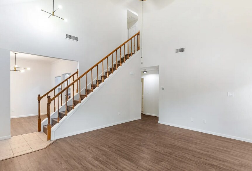 Building Photo - 12680 Hillcrest Rd