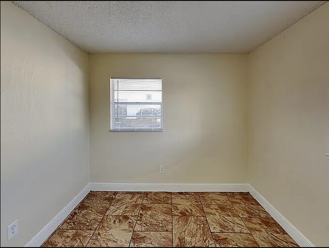Building Photo - 5435 Lily St