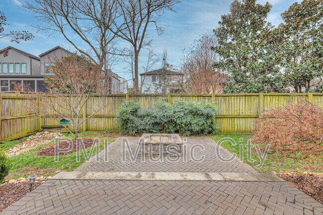 Building Photo - 1537B Battlefield Dr