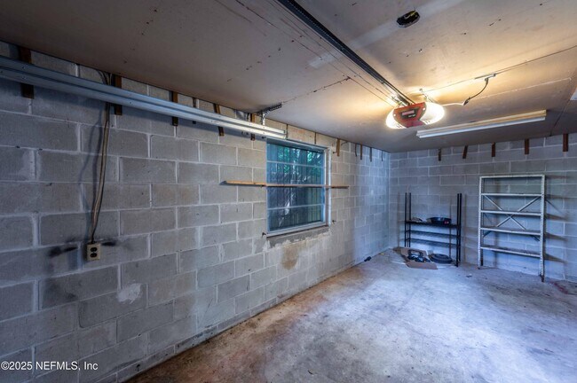 Building Photo - 777 La Marche Dr