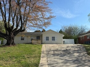 Building Photo - Large Home suitable for Residence or Business