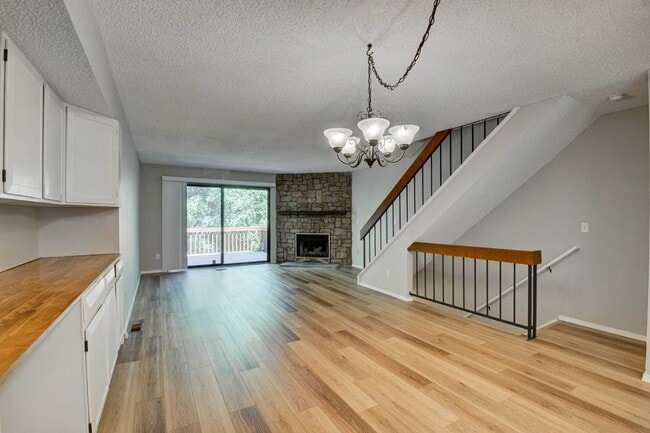 Building Photo - $2,025 - 2 Bed, 2.5 Bath Unit in Lakewood with In-Unit Laundry!