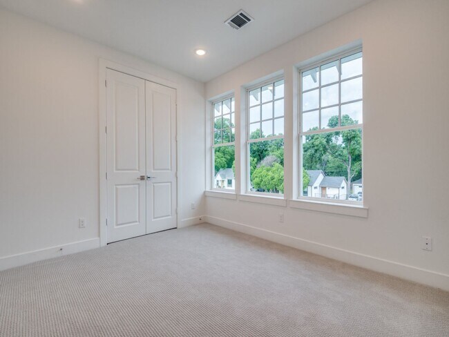 Building Photo - Welcome to a beautiful Craftsman-style end...