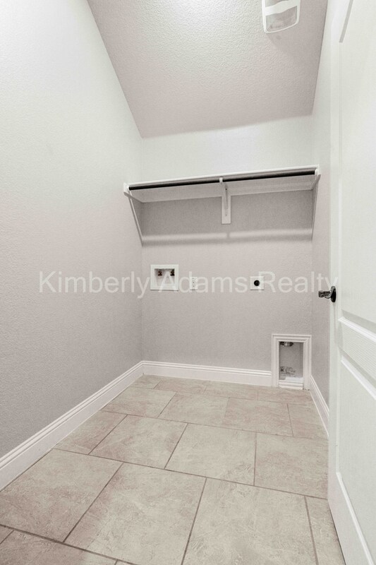 Building Photo - 213 Lariat Trail