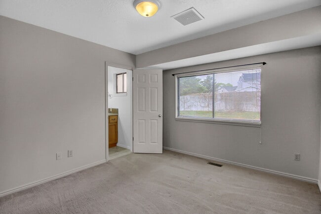 Building Photo - 1179 E 2450 N