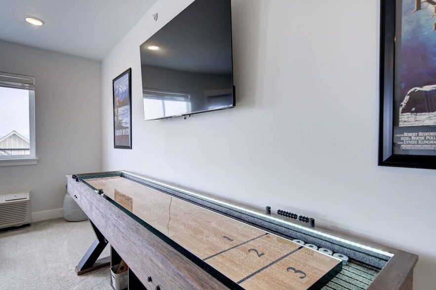 Building Photo - 5242 Fallon St