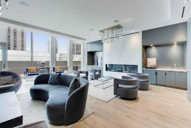 Building Photo - 14 W Superior St