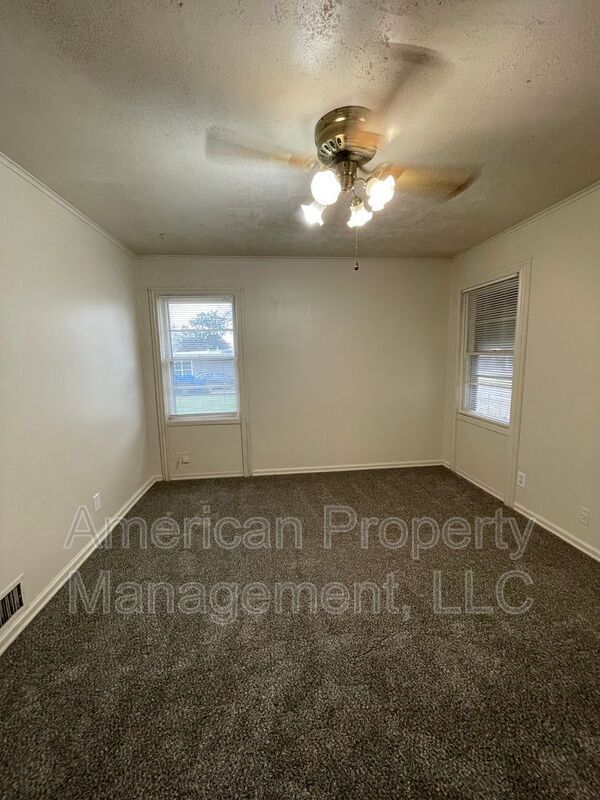 Building Photo - 2505 S Quebec Ave