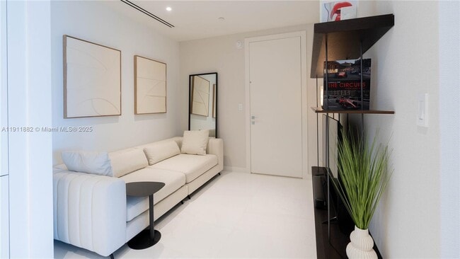 Building Photo - 300 Biscayne Blvd Way