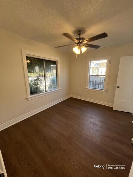 Building Photo - 1110 W 92nd St