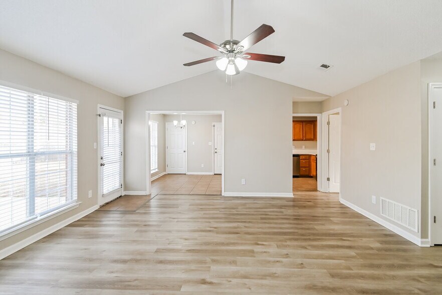 Building Photo - 6336 Sandbourne E