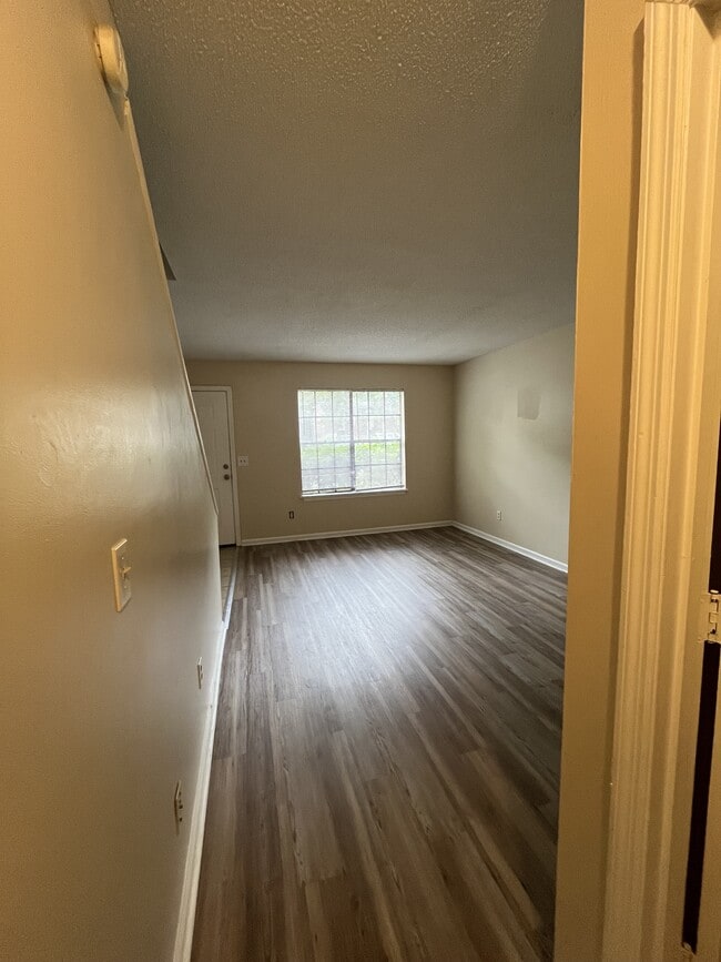 Building Photo - 111 Timber Ln